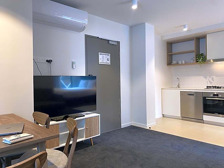 Brady Apartment Hotel Hardware Lane