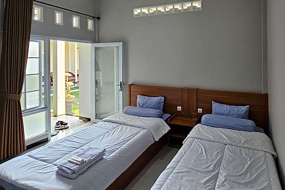 Guest House Saqeena Syariah near Blitar Park RedPartner