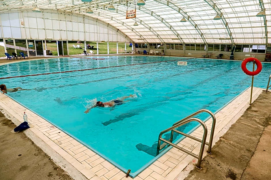 Shaar Hagolan Kibbutz Country Lodging