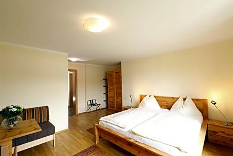 Deluxe Double Room with Balcony and Lake View