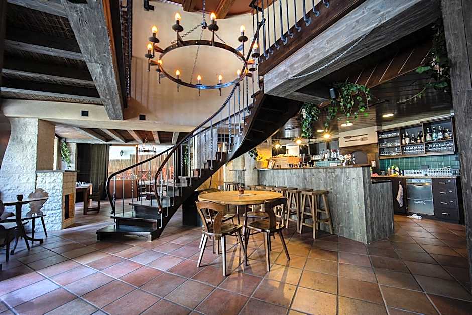 Peanut Medieval Lodge