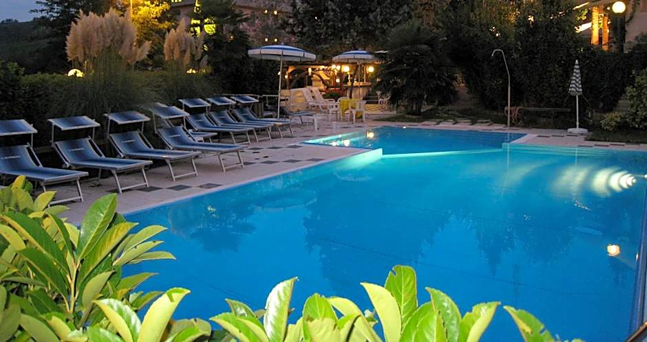 Hotel Boomerang - Check-in & Meals in front at hotel Sporting