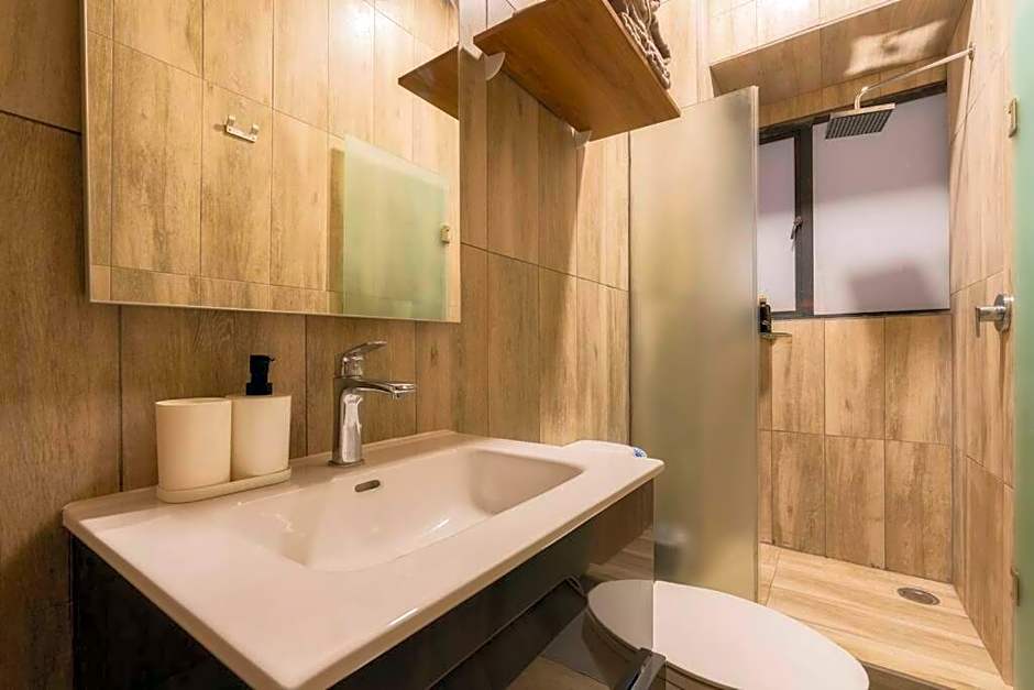 205 Zocalo Cathedral 2bdrmB 2Bath fits 10 AC Apt