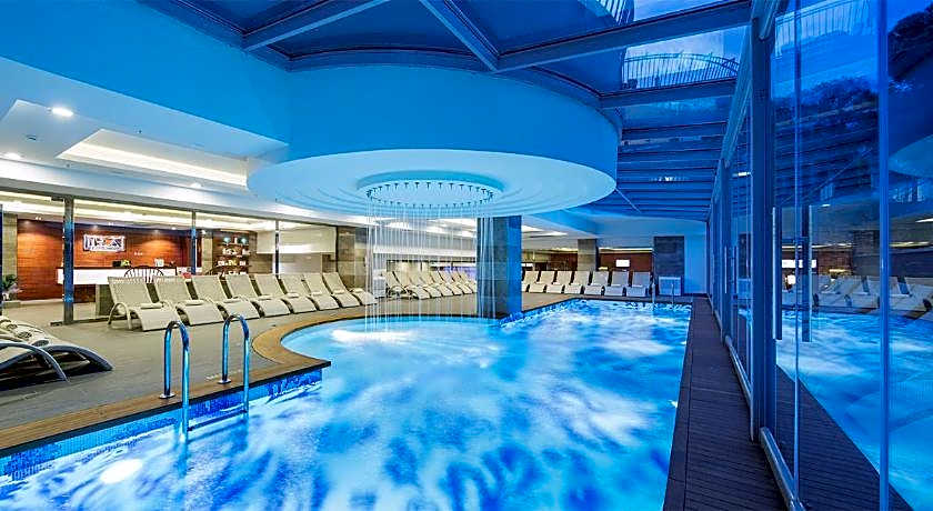 DoubleTree By Hilton Kusadasi