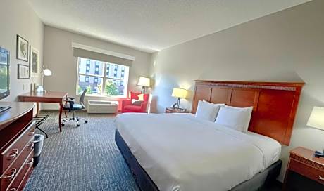 King Room with Roll-In Shower - Disability Access