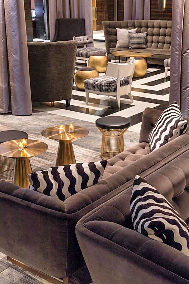 Empire Hotel