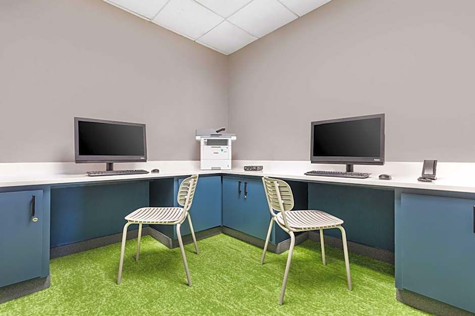 Spark By Hilton Charlotte Tyvola I-77