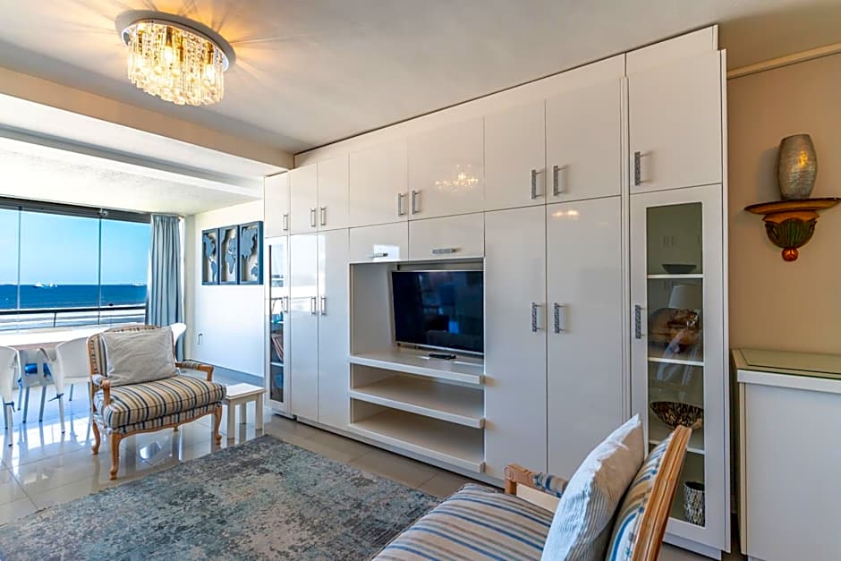 Lagoon Beach Hotel Apartments