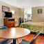 Econo Lodge Inn & Suites Forest