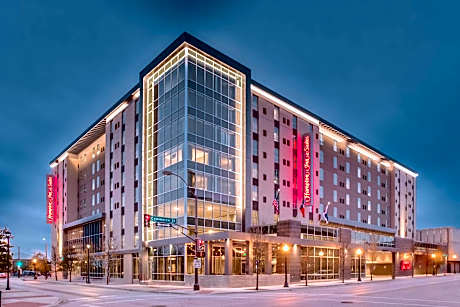 Hampton Inn By Hilton - Suites Fort Worth Downtown