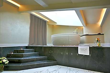 Junior Suite con accesso SPA (1 Queen Bed)