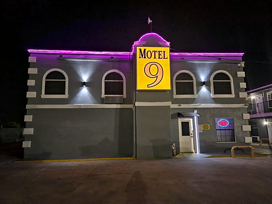 Motel 9