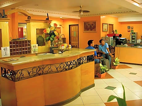 Plaza Maria Luisa Suites Inn