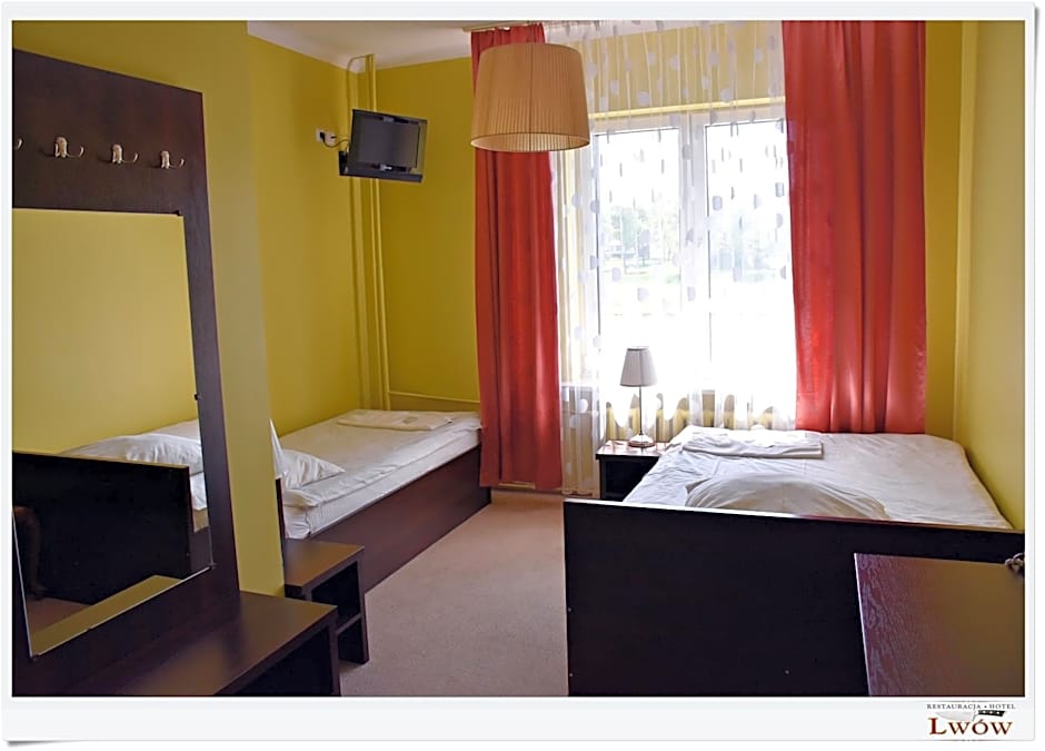 Photo 1 of 5 of Triple Room