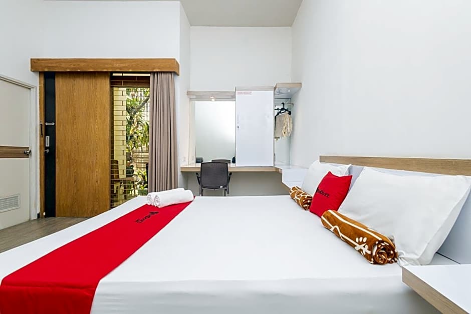 RedDoorz Syariah near Transmart MX Malang