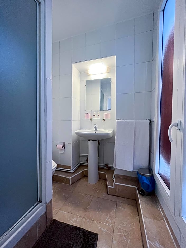 Ideal Hotel