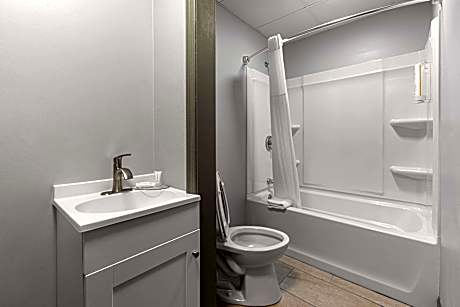 1 King Bed 2 Queen Beds Suite Nonsmoking