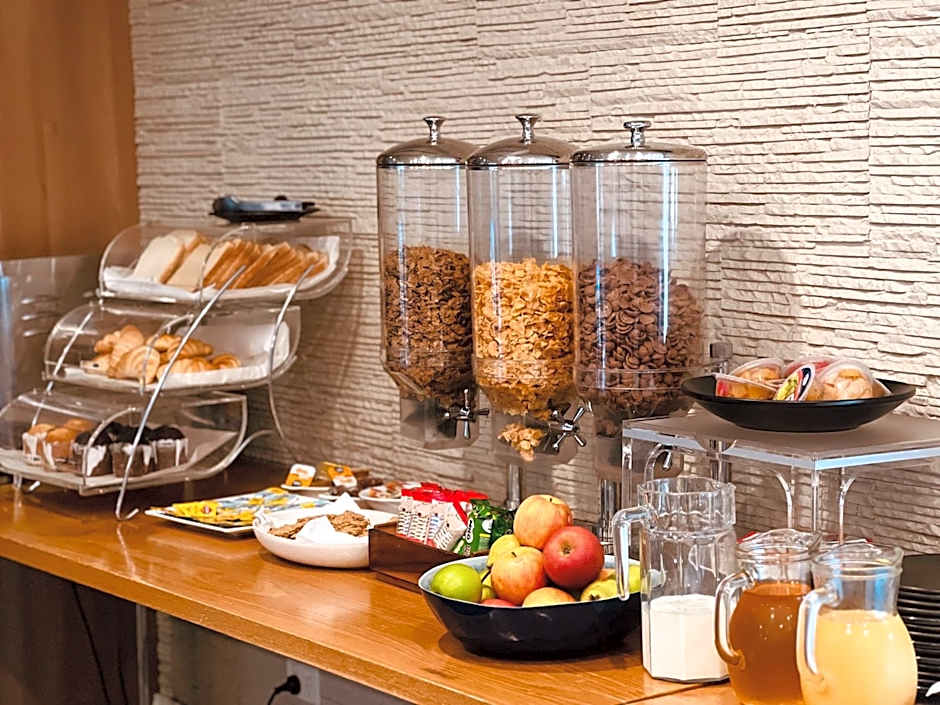 The Waverley International Hotel