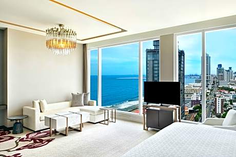 Junior Suite, Club lounge access, Suite, 1 King, Ocean view
