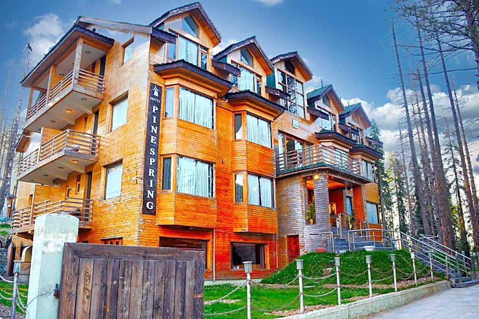 Hotel Pine Spring Gulmarg