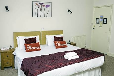 Double Or Twin-Superior-Ensuite With Bath-Street View-Bath Tub & Shower