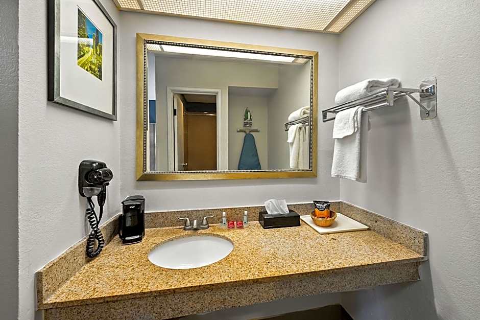 Quality Inn & Suites Fayetteville I-95