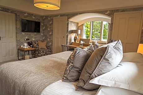 Double or twin Lake View Room