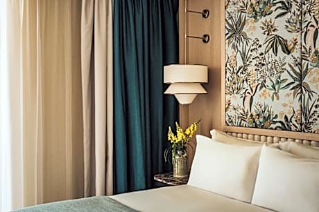 Signature Twin Room (Standard Room).