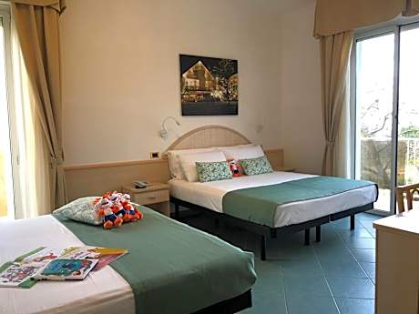 Deluxe Quadruple Room