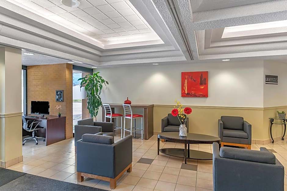 Quality Hotel Montreal East