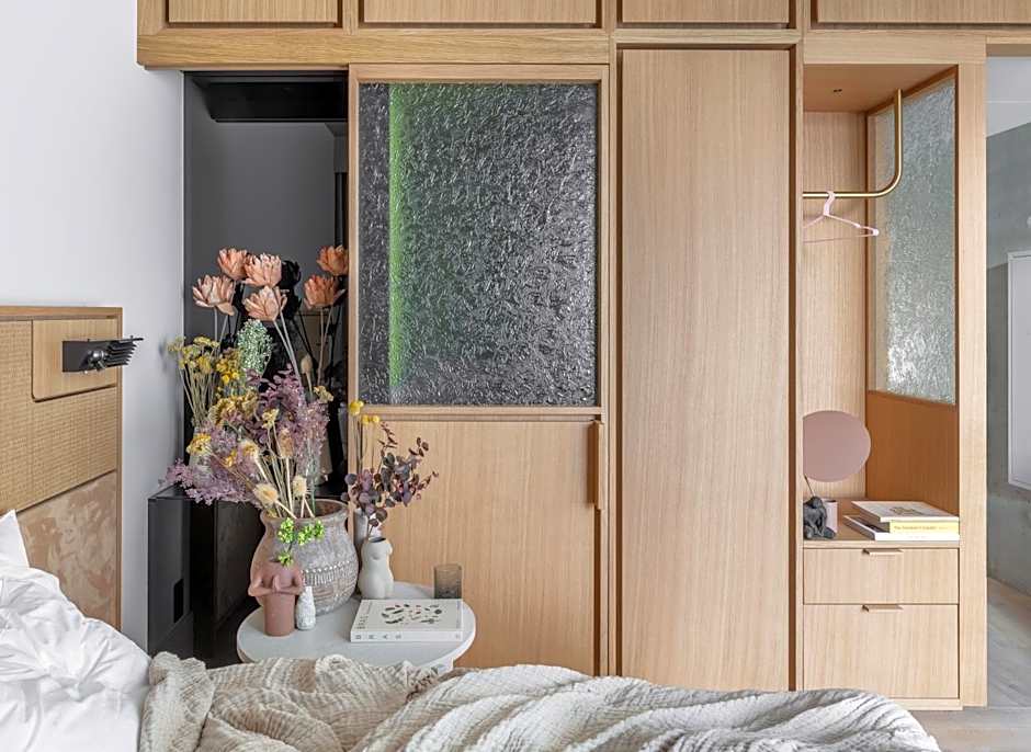 Locke at East Side Gallery