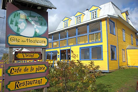 Gîte des Hauteurs et Café de la place