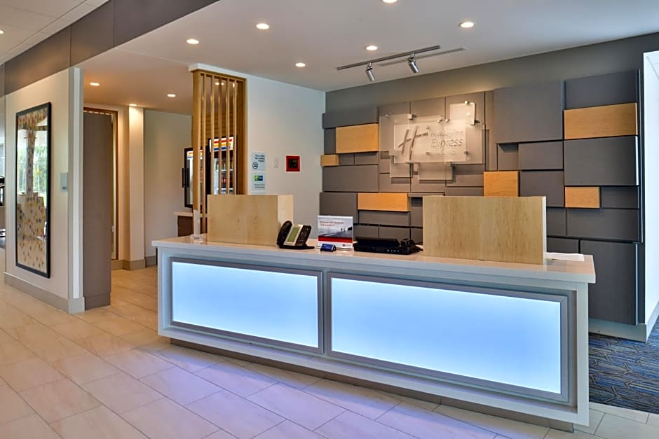 Holiday Inn Express & Suites OMAHA AIRPORT