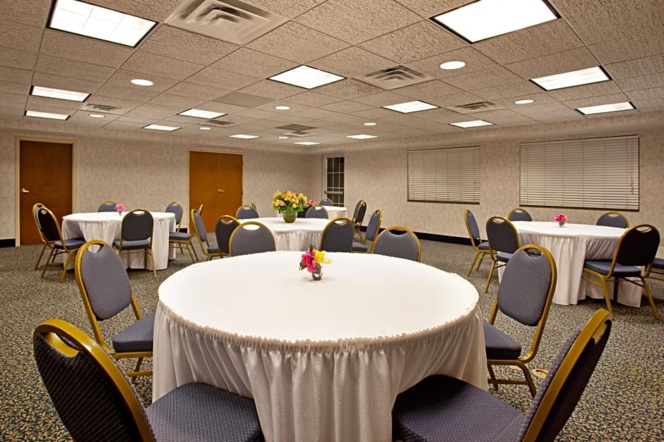 Holiday Inn Express Hotel & Suites-Saint Joseph