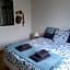 Chambre double dans maison chaleureuse et familiale