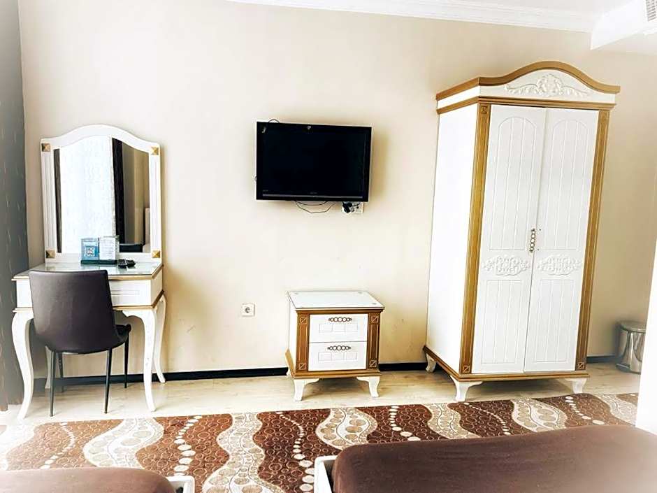Photo 1 of 4 of Triple Room (2 Adults + 1 Child)