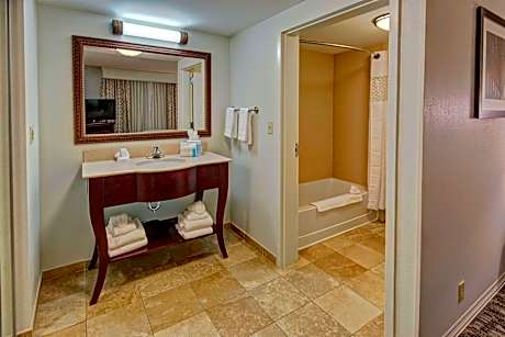 2 Queens Hearing Accessible Nonsmoking