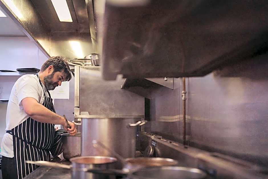 Tweedies Bar and Lodge