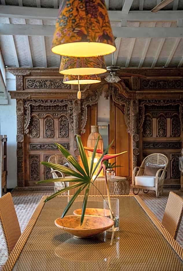 Spacious rustic Balinese villa with large pool