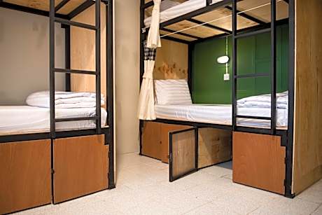 Bed in 8-Bed Mixed Dormitory Room