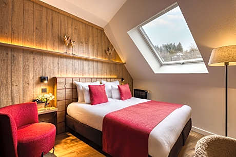 Deluxe - 1 Queen Bed