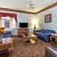 Econo Lodge Inn & Suites