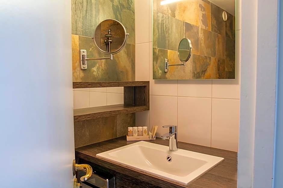 Eden Studios and Apartments