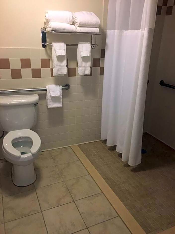 AmericInn by Wyndham Monmouth