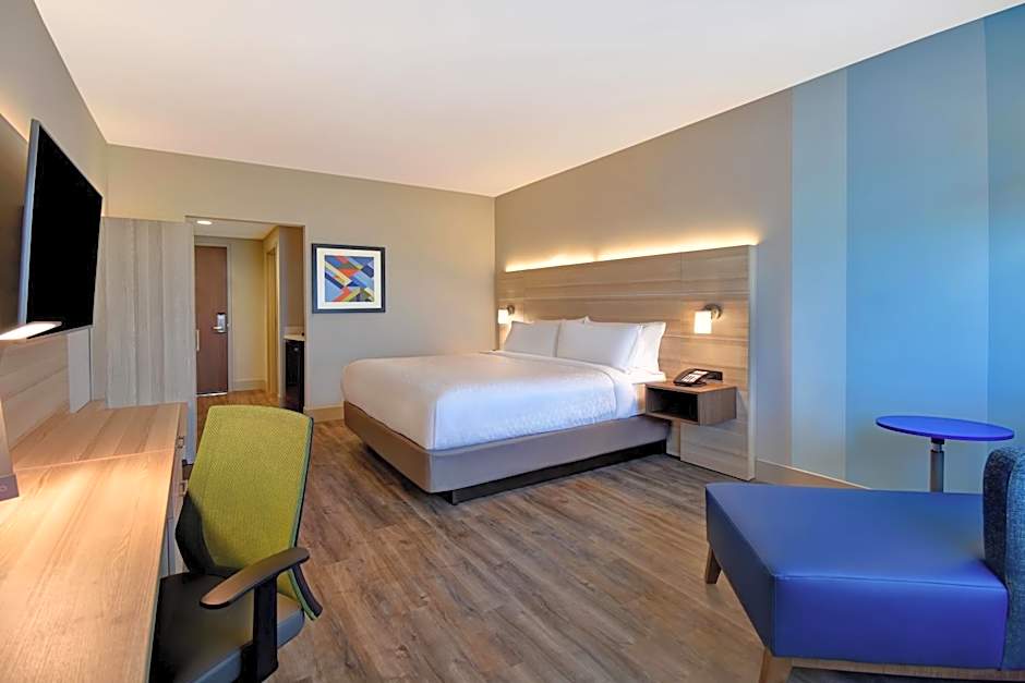 Photo 1 of 5 of Standard 1 King Bed, Accessible, Bathtub, Balcony