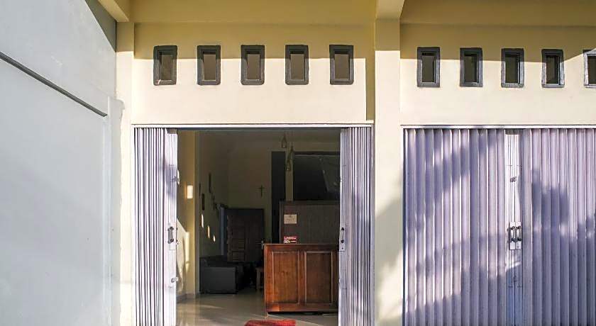 OYO 93332 Kharis Home Stay