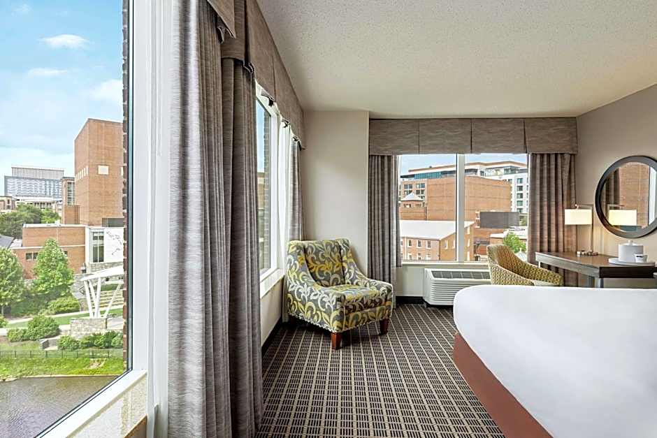 Hampton Inn & Suites Greenville-Downtown-RiverPlace
