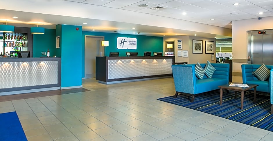 Holiday Inn Express Manchester Airport, an IHG Hotel