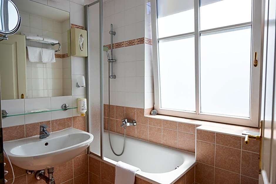 Suite Hotel 900m zur Oper