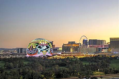 Guest room, 1 King, Sofa bed, Sphere view